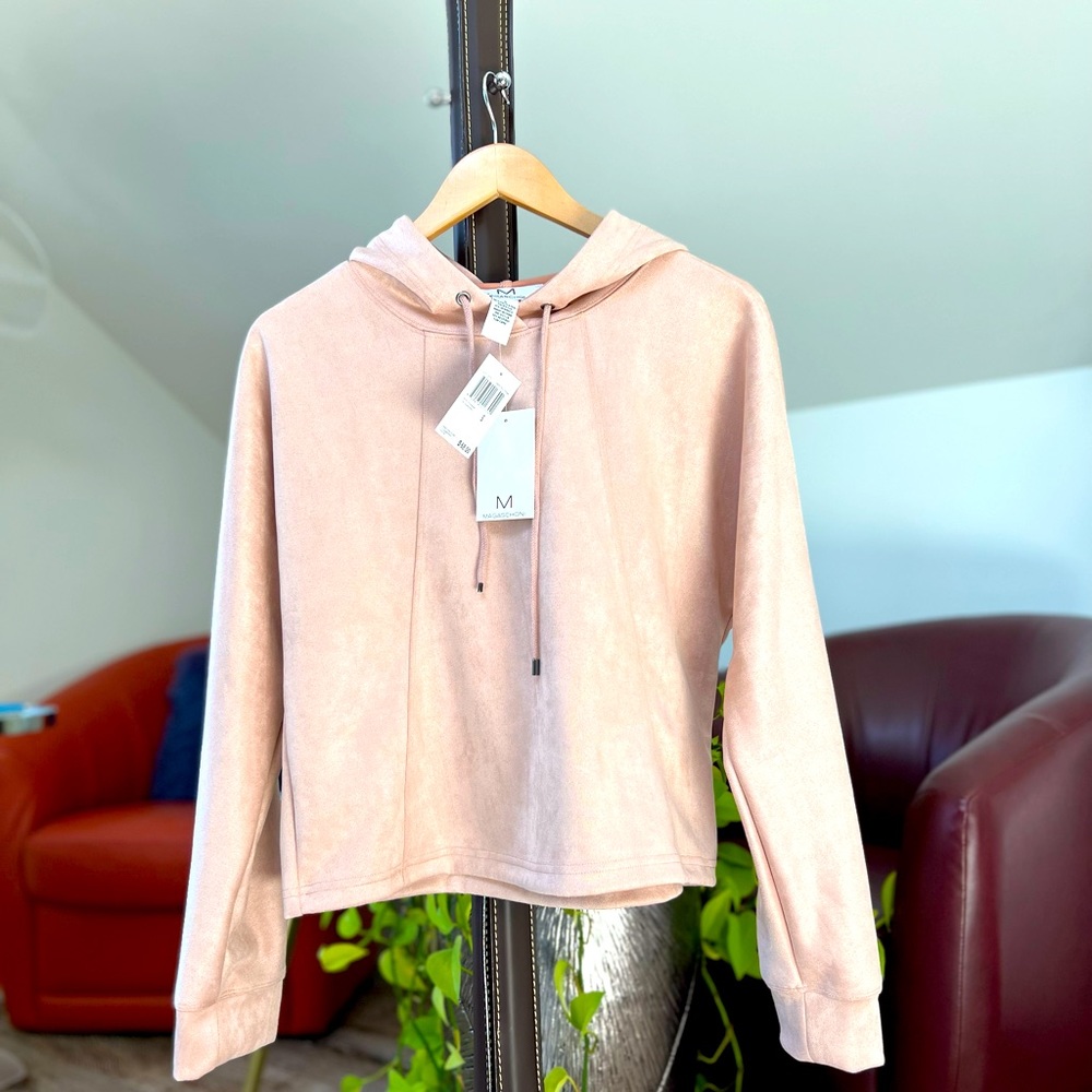 Brand New with Tag! “Magaschoni” Hoodie Sweater
Pastel Pink Solid Pullover